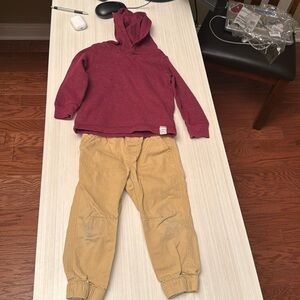 Garanimals. Toddler Boys Set. 3T. Maroon Hoodie Thermal & Khaki Joggers.  3T.
